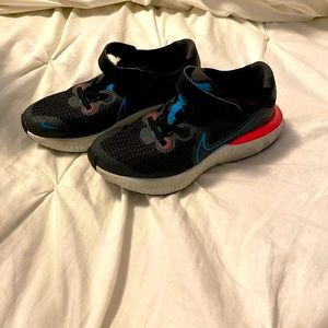 Nike unisex Velcro strap sneakers for kids